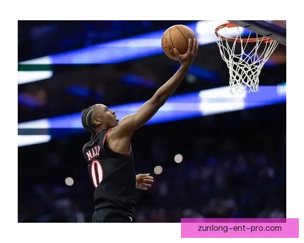 西亚卡姆领衔七人得分上双步行者力克热火希罗高分难救主