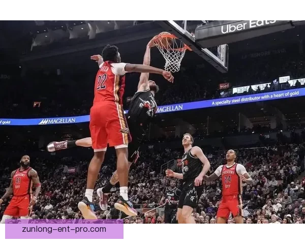 巴雷特在抢篮板时被锡安撞伤肩膀 已返回更衣室接受治疗